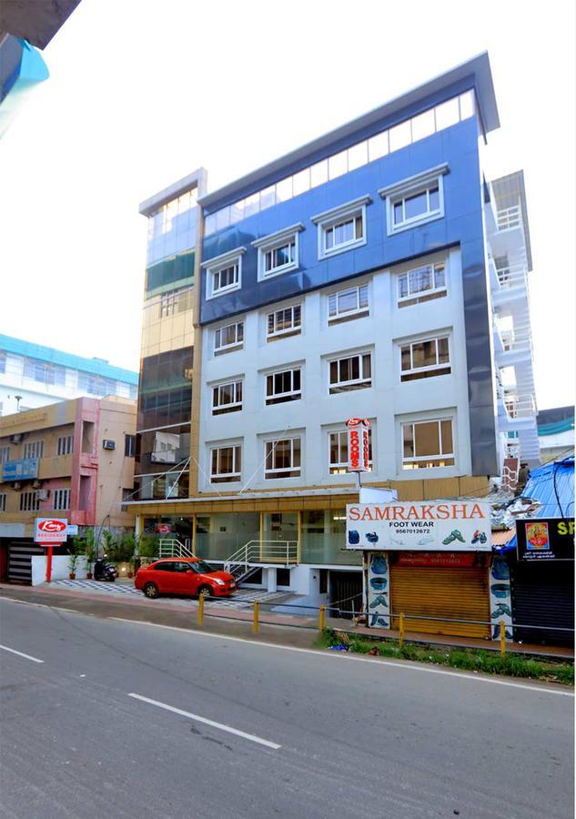 Kenz Residency Hotel Kochi Bagian luar foto