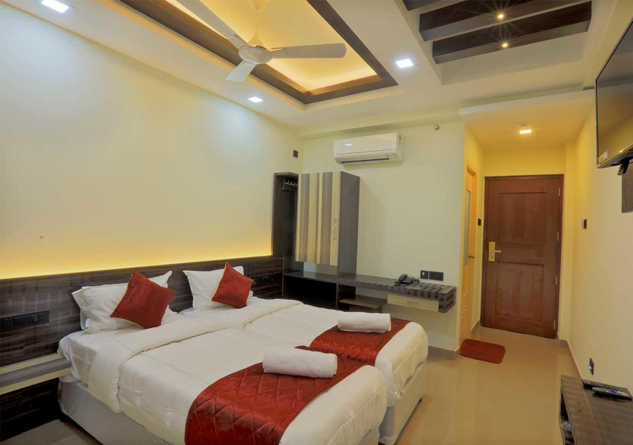 Kenz Residency Hotel Kochi Bagian luar foto